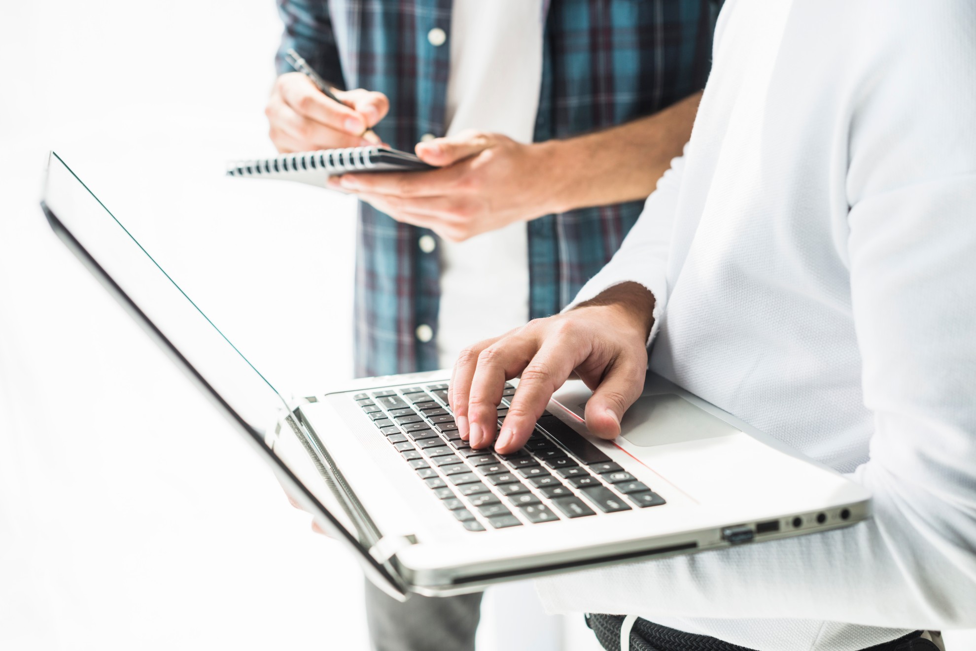 close-up-businessman-s-hand-using-laptop